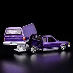 Hot Wheels Collectors RLC Exclusive 1986 Nissan 720 King Cab  HMY26