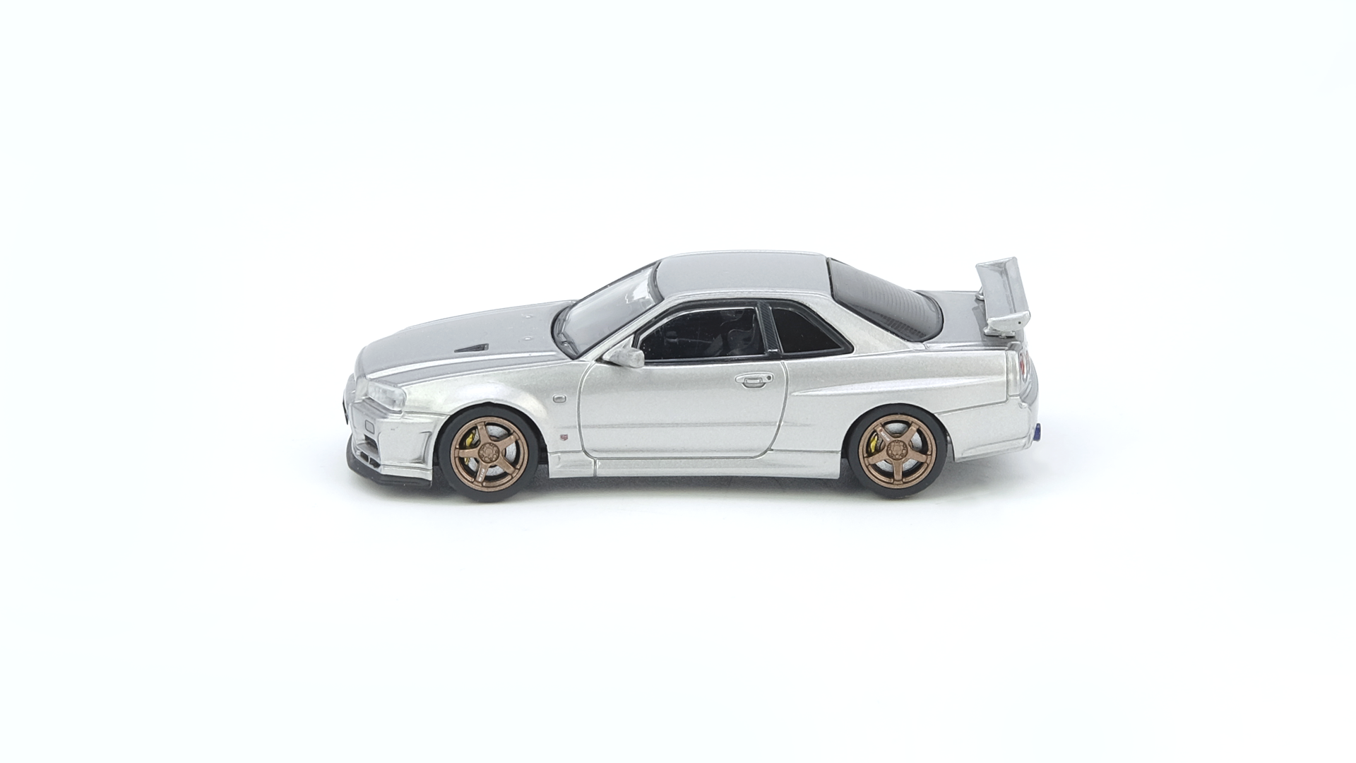 INNO64 NISSAN SKYLINE GT-R (R34) V-Spec II Silver